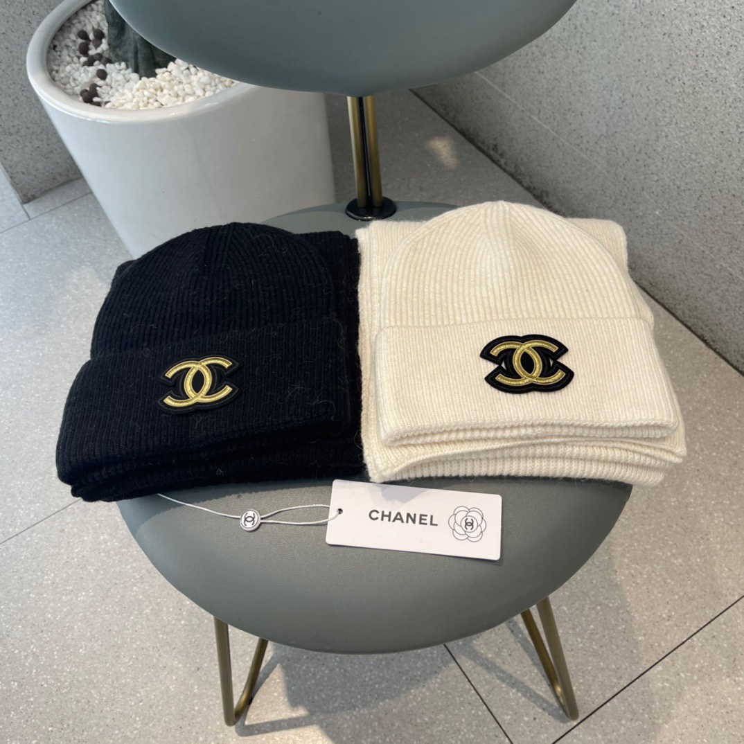 NO:216201,Chanel CHANEL Xiaohongshu hits, new classic suit hats on the official website!  Hat scarf!  Ingredients: 70% cashmere, 30% rabbit velvet, blended, quality, and great feel!  It’s super comfortable~ You’re just a short set of hats this winter~ It’s warm and fashionable!  Welcome to choose!! Hat Fisherman's hat Baseball hat Knitted hat, hat, chanel, chanel, espadrilles, hats19860909香奈儿CHANEL小红书爆款,官网新品经典套装帽子！帽子围巾！成份羊绒百分之70,兔绒百分之30,混纺而成,品质,手感一级棒！暖暖哒超级舒服～这个冬天你就差这么一套装帽子啦～又保暖又时尚！欢迎选择!!帽子渔夫帽棒球帽针织帽,帽子,chanel,chanel,espadrilles,hats,hat