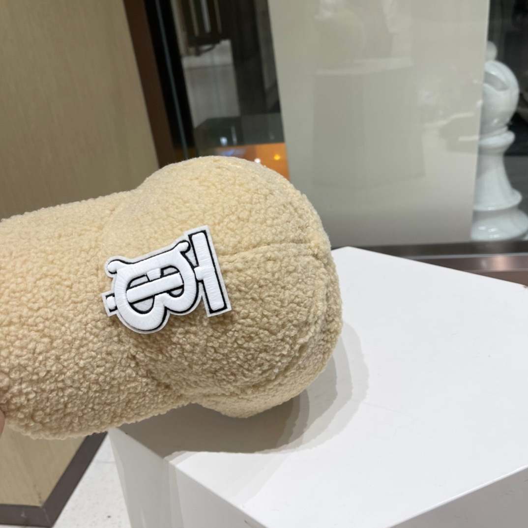 🧢Burberry 巴宝莉🧢 秋冬保暖可爱羊羔毛棒球帽棒帽～颜值担当#