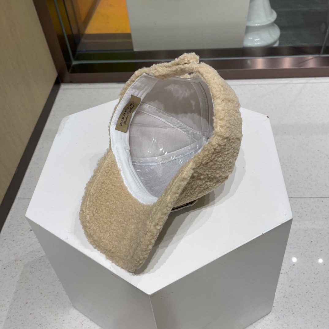🧢Burberry 巴宝莉🧢 秋冬保暖可爱羊羔毛棒球帽棒帽～颜值担当#