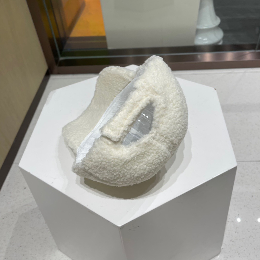 🧢Burberry 巴宝莉🧢 秋冬保暖可爱羊羔毛棒球帽棒帽～颜值担当#