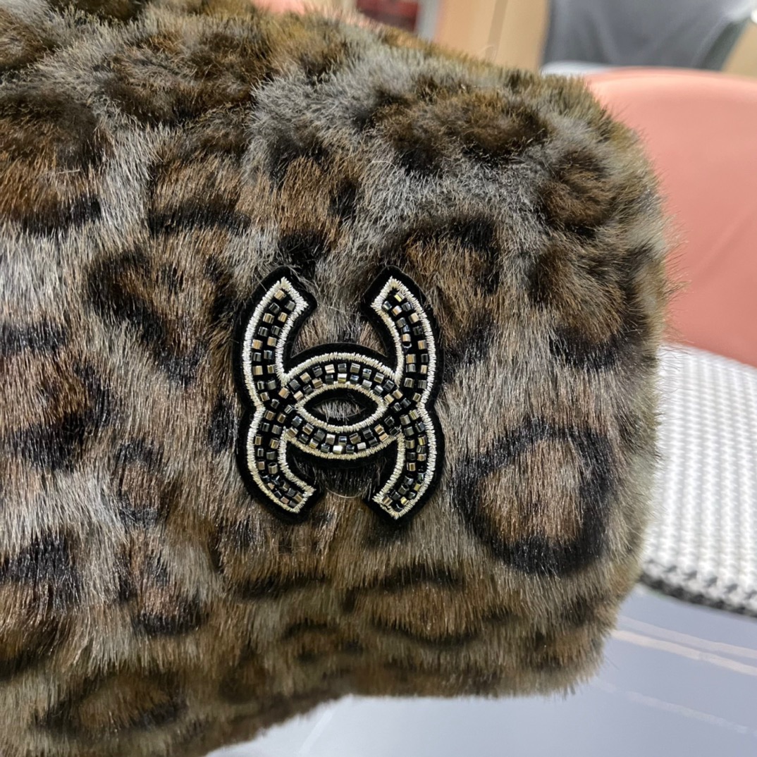 Chanel香奈儿秋冬季新款毛茸茸豹子水桶帽子渔夫帽韩版时尚新款羊毛盆帽