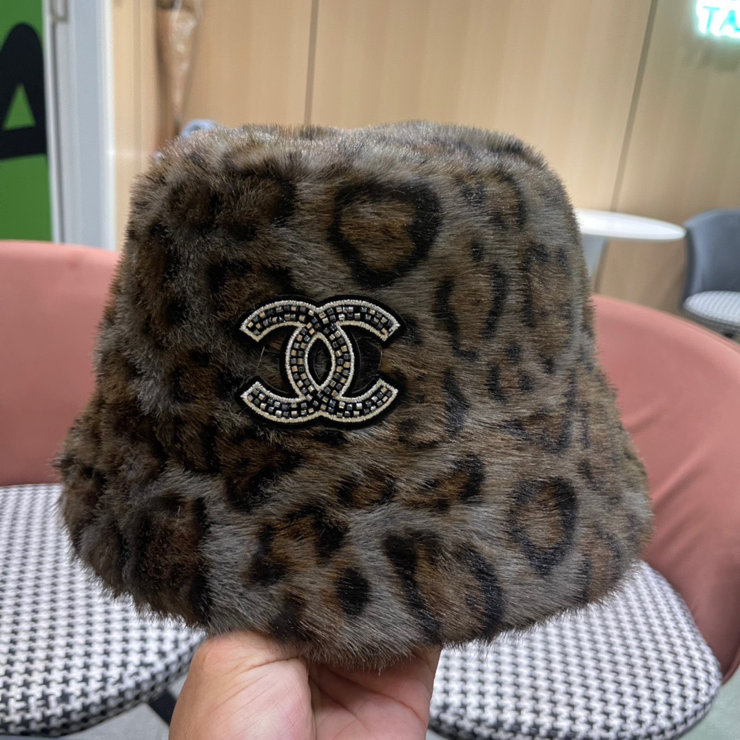 Chanel香奈儿秋冬季新款毛茸茸豹子水桶帽子渔夫帽韩版时尚新款羊毛盆帽