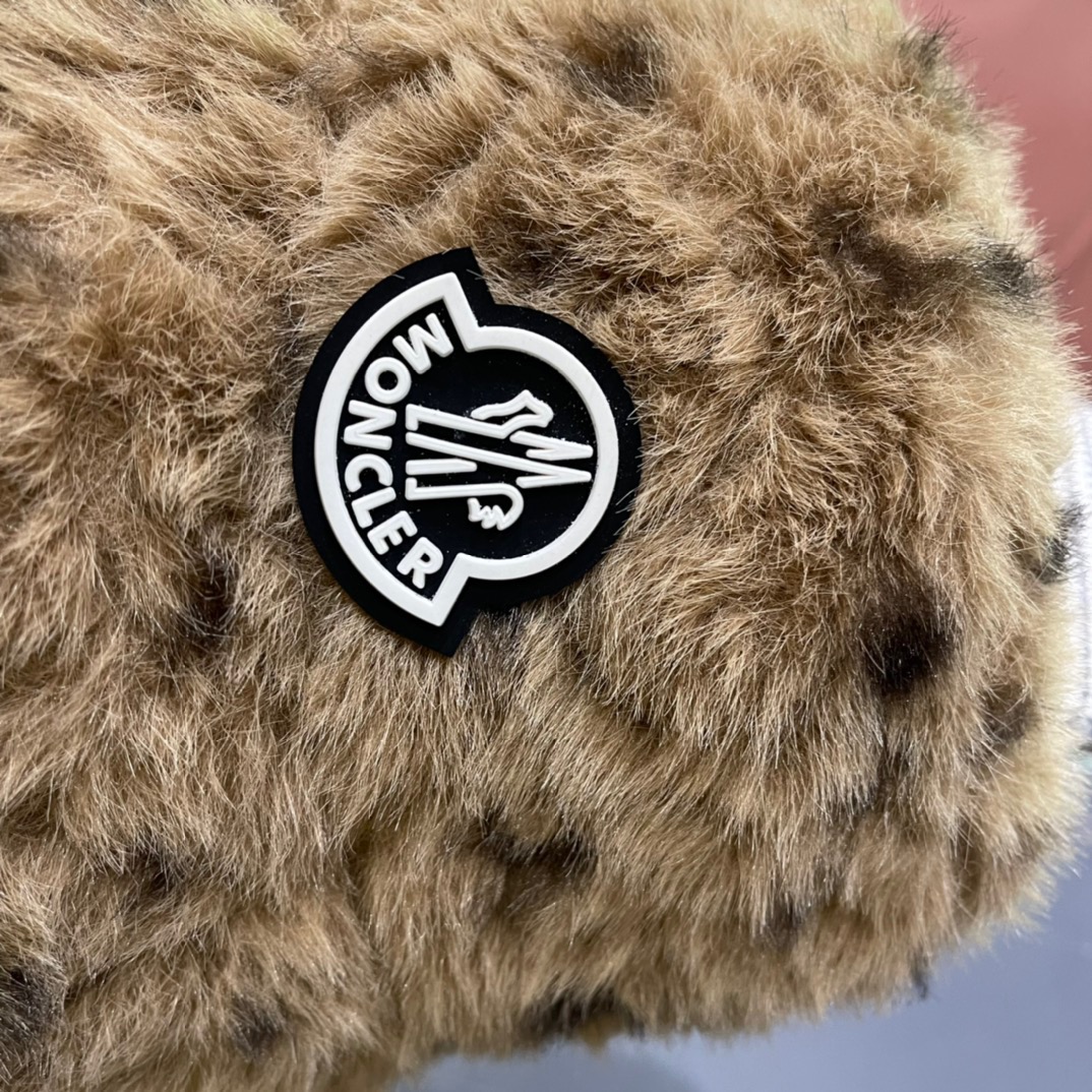 （蒙囗MONCLER】2024秋冬款毛绒绒保暖甜美可爱毛绒渔夫