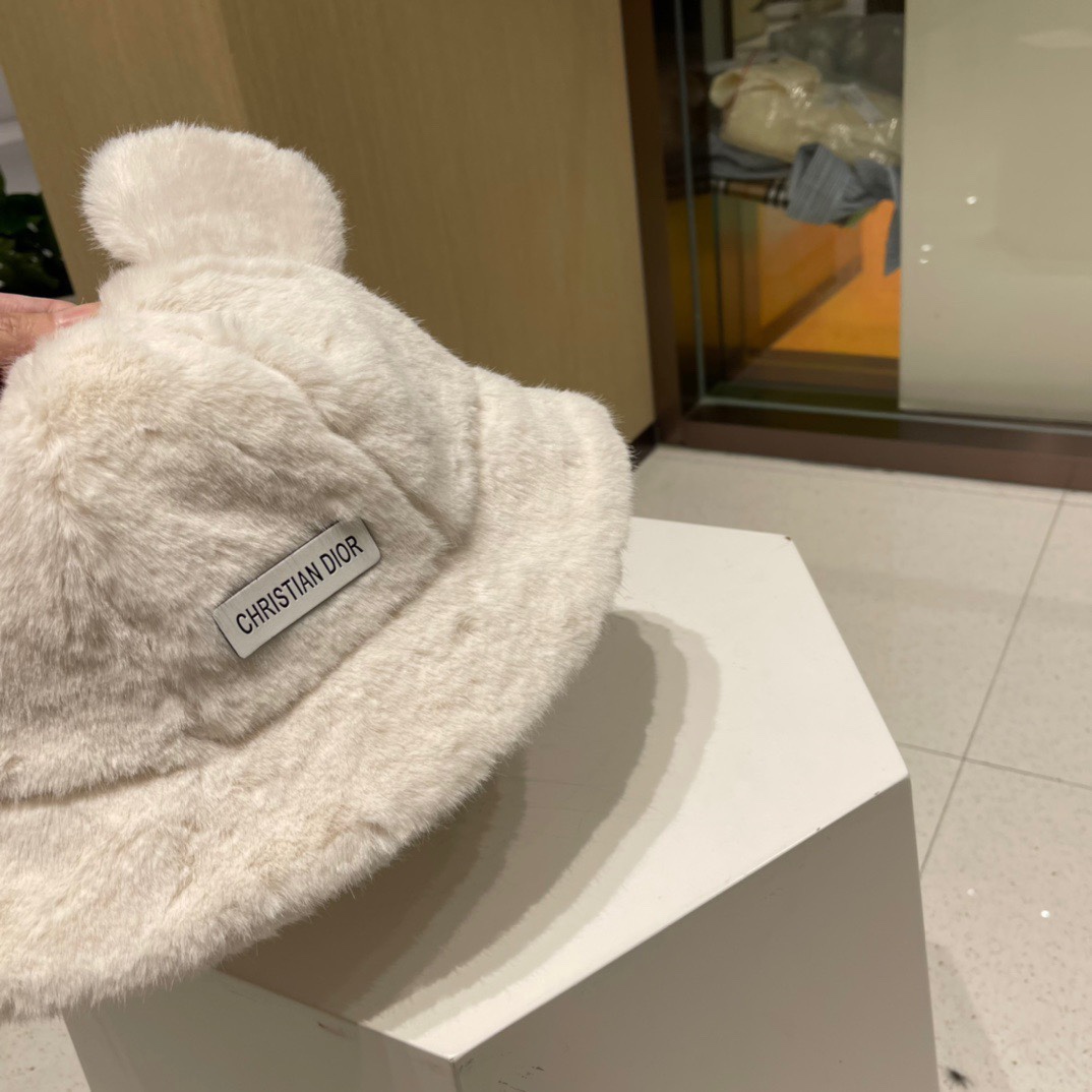 DIOR迪奥 毛茸茸渔夫帽冬天可爱小熊耳朵毛毛绒绒秋冬季百搭盆帽帽子冬款女