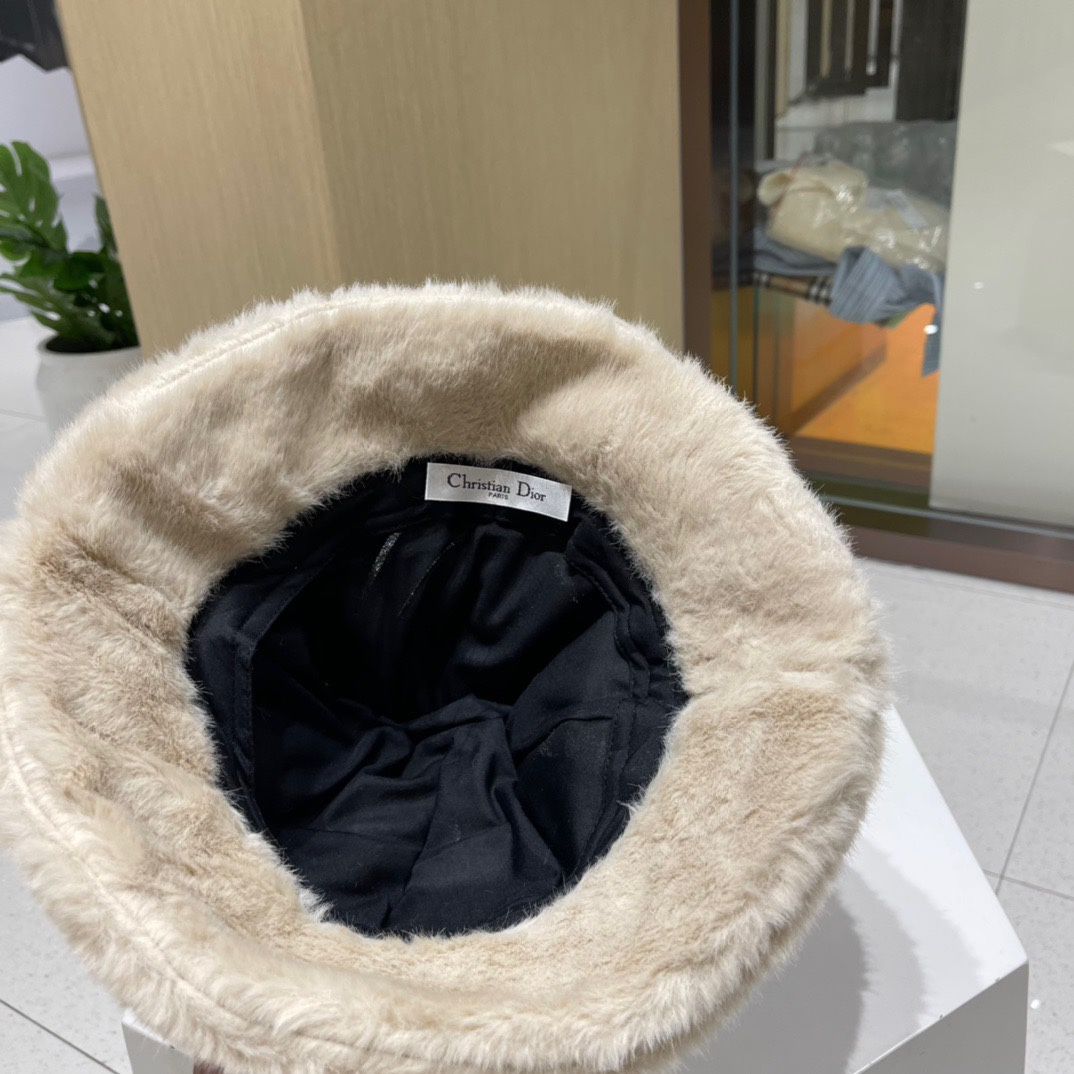 DIOR迪奥 毛茸茸渔夫帽冬天可爱小熊耳朵毛毛绒绒秋冬季百搭盆帽帽子冬款女