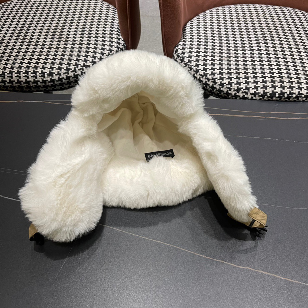 。Balenciaga 巴黎世家logo 新款羽绒雷锋帽，秋冬保暖必备神器 简单保暖