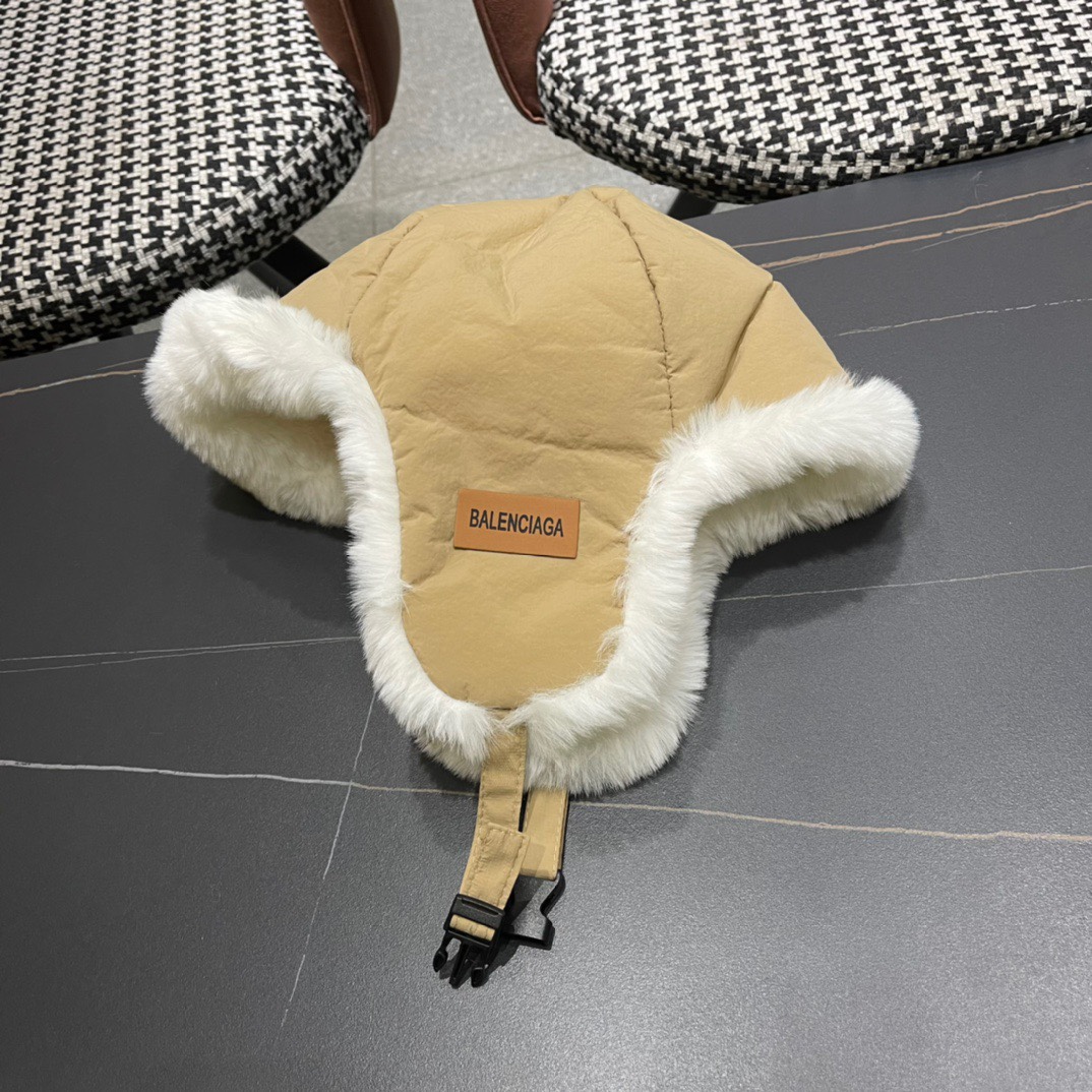 。Balenciaga 巴黎世家logo 新款羽绒雷锋帽，秋冬保暖必备神器 简单保暖