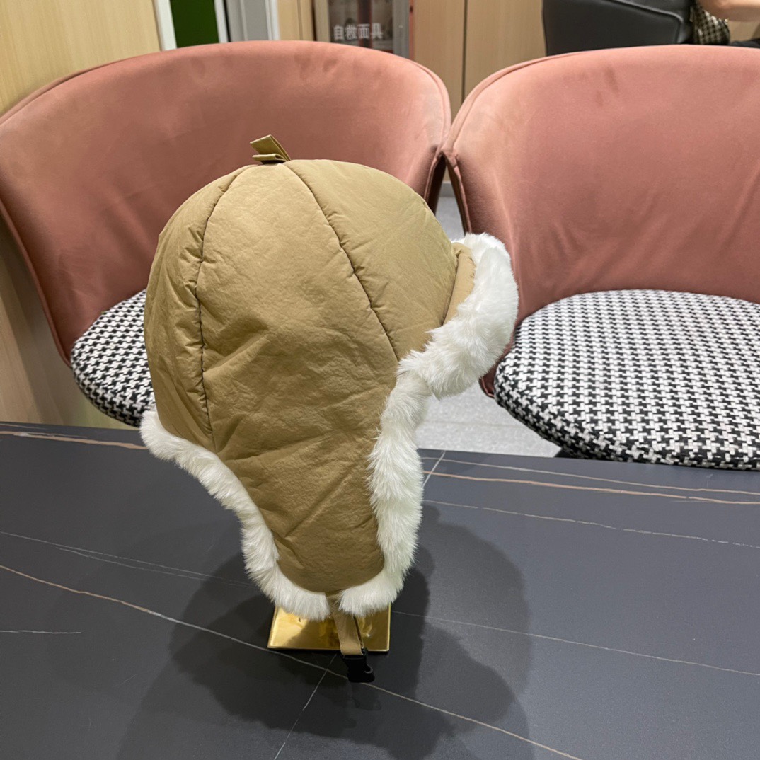 。Balenciaga 巴黎世家logo 新款羽绒雷锋帽，秋冬保暖必备神器 简单保暖