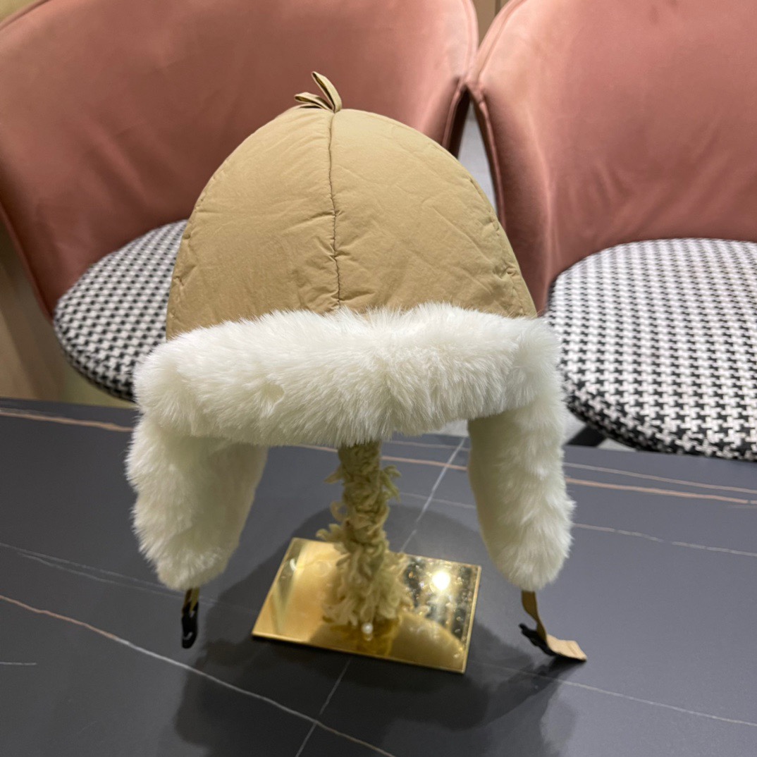 。Balenciaga 巴黎世家logo 新款羽绒雷锋帽，秋冬保暖必备神器 简单保暖