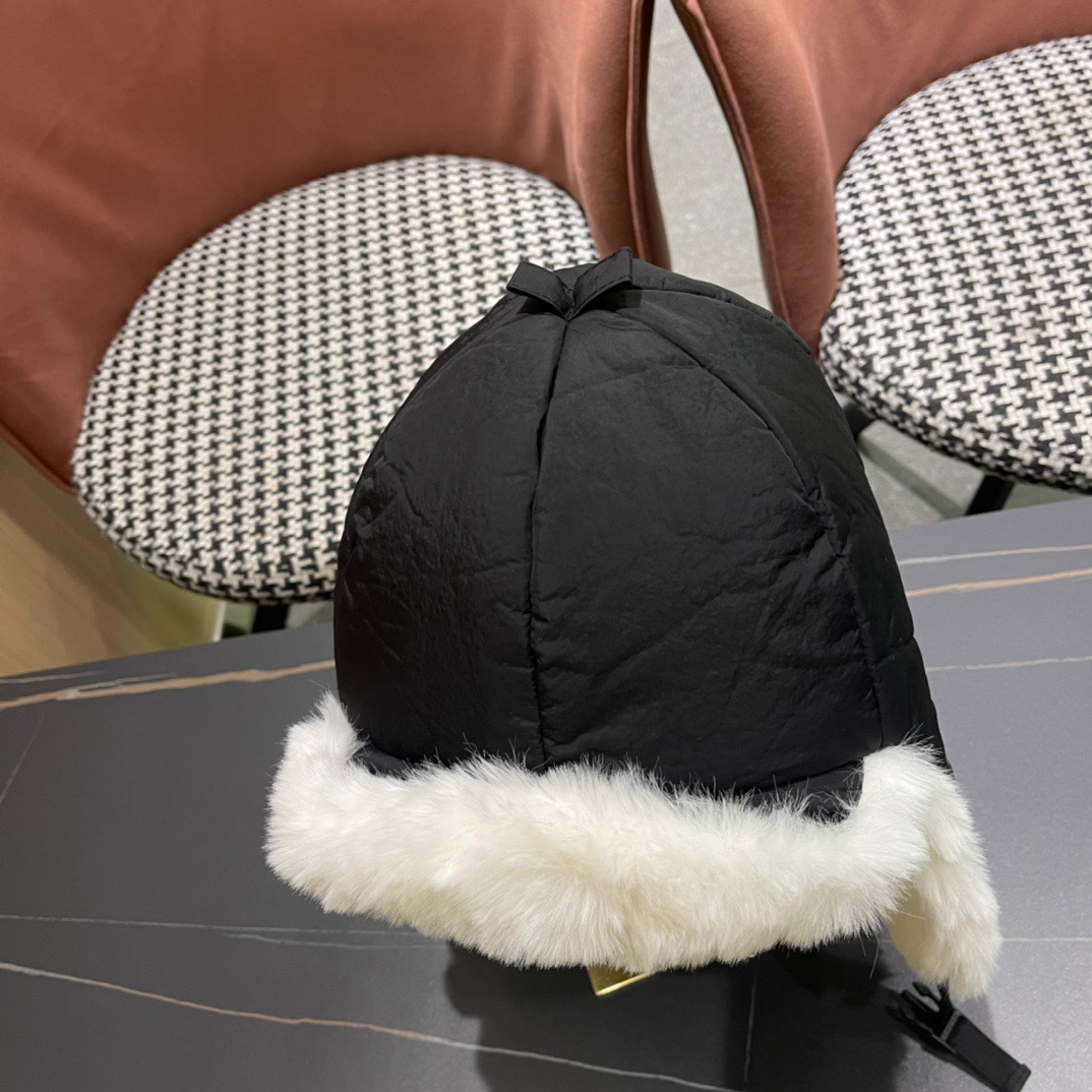 。Balenciaga 巴黎世家logo 新款羽绒雷锋帽，秋冬保暖必备神器 简单保暖