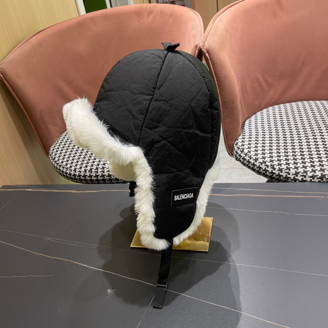 。Balenciaga 巴黎世家logo 新款羽绒雷锋帽，秋冬保暖必备神器 简单保暖
