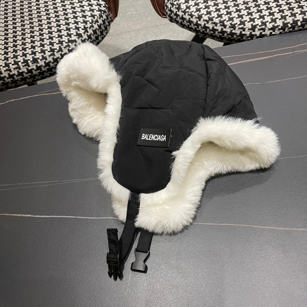 。Balenciaga 巴黎世家logo 新款羽绒雷锋帽，秋冬保暖必备神器 简单保暖