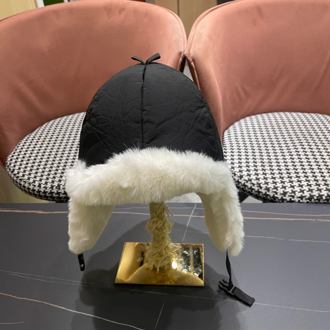 。Balenciaga 巴黎世家logo 新款羽绒雷锋帽，秋冬保暖必备神器 简单保暖