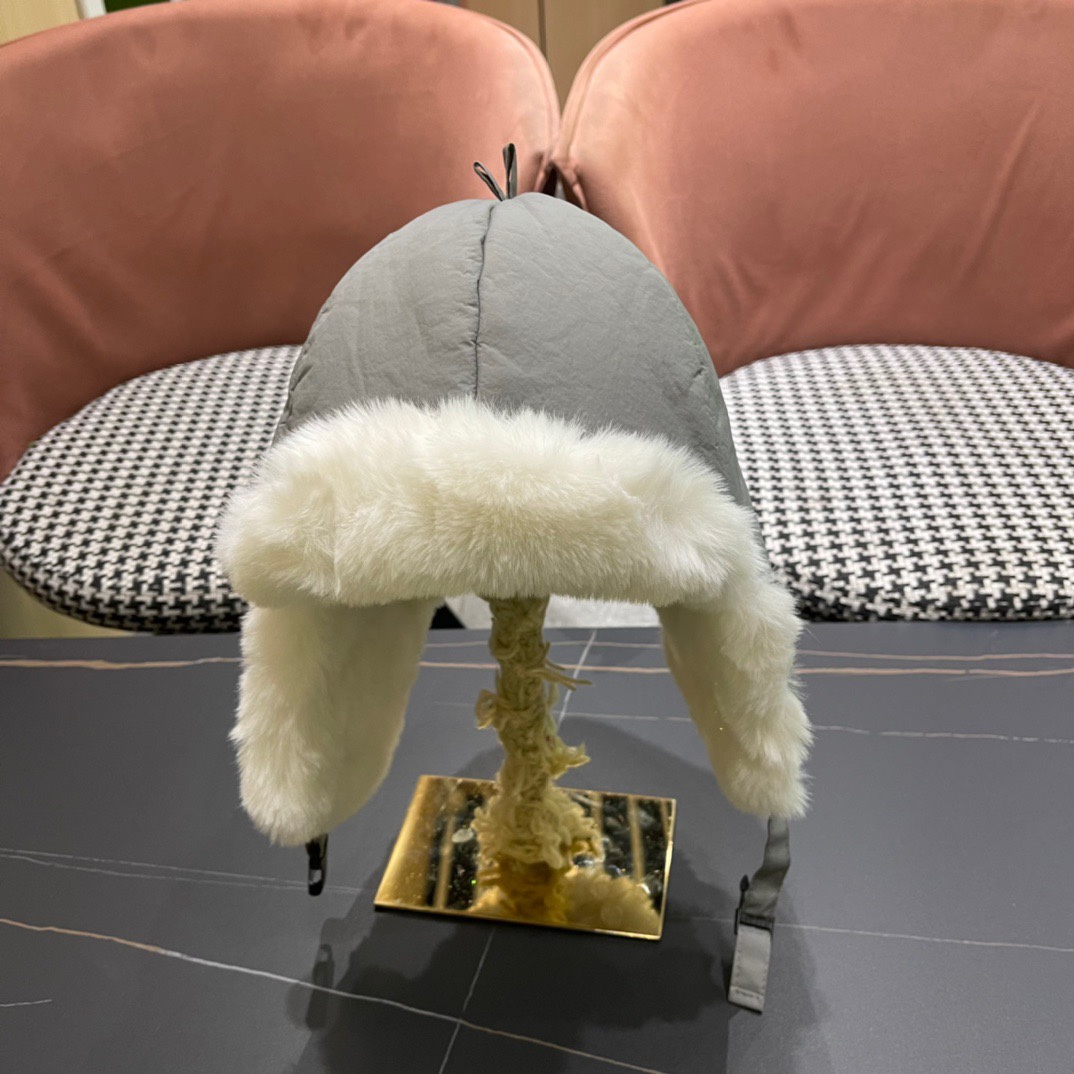 。Balenciaga 巴黎世家logo 新款羽绒雷锋帽，秋冬保暖必备神器 简单保暖