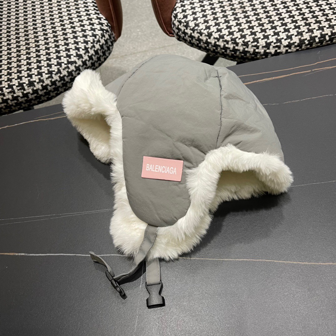 。Balenciaga 巴黎世家logo 新款羽绒雷锋帽，秋冬保暖必备神器 简单保暖