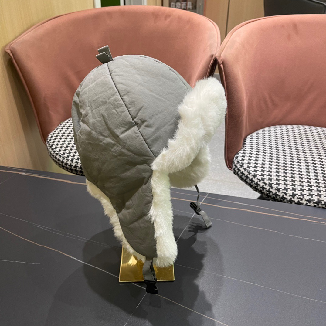 。Balenciaga 巴黎世家logo 新款羽绒雷锋帽，秋冬保暖必备神器 简单保暖