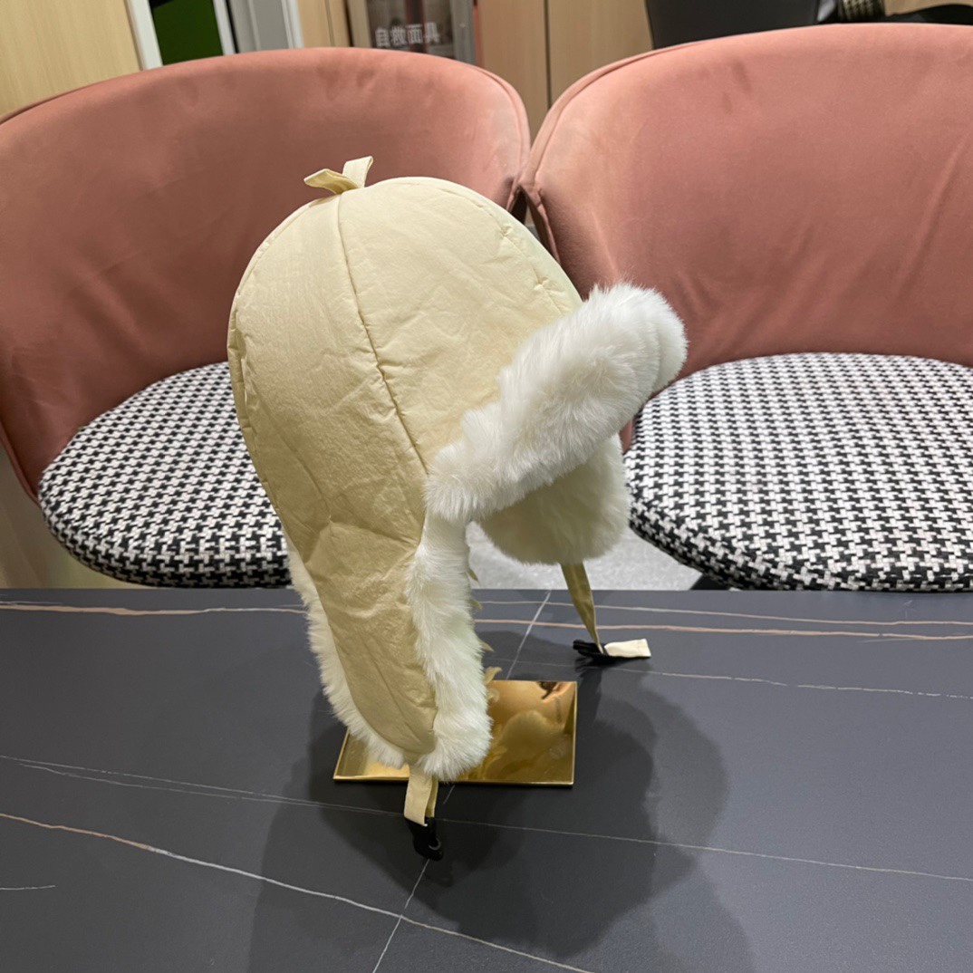 。Balenciaga 巴黎世家logo 新款羽绒雷锋帽，秋冬保暖必备神器 简单保暖