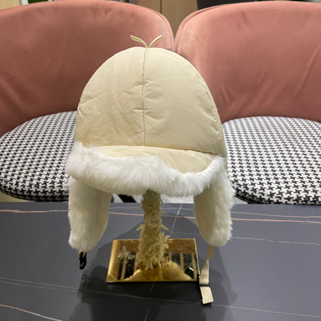 。Balenciaga 巴黎世家logo 新款羽绒雷锋帽，秋冬保暖必备神器 简单保暖