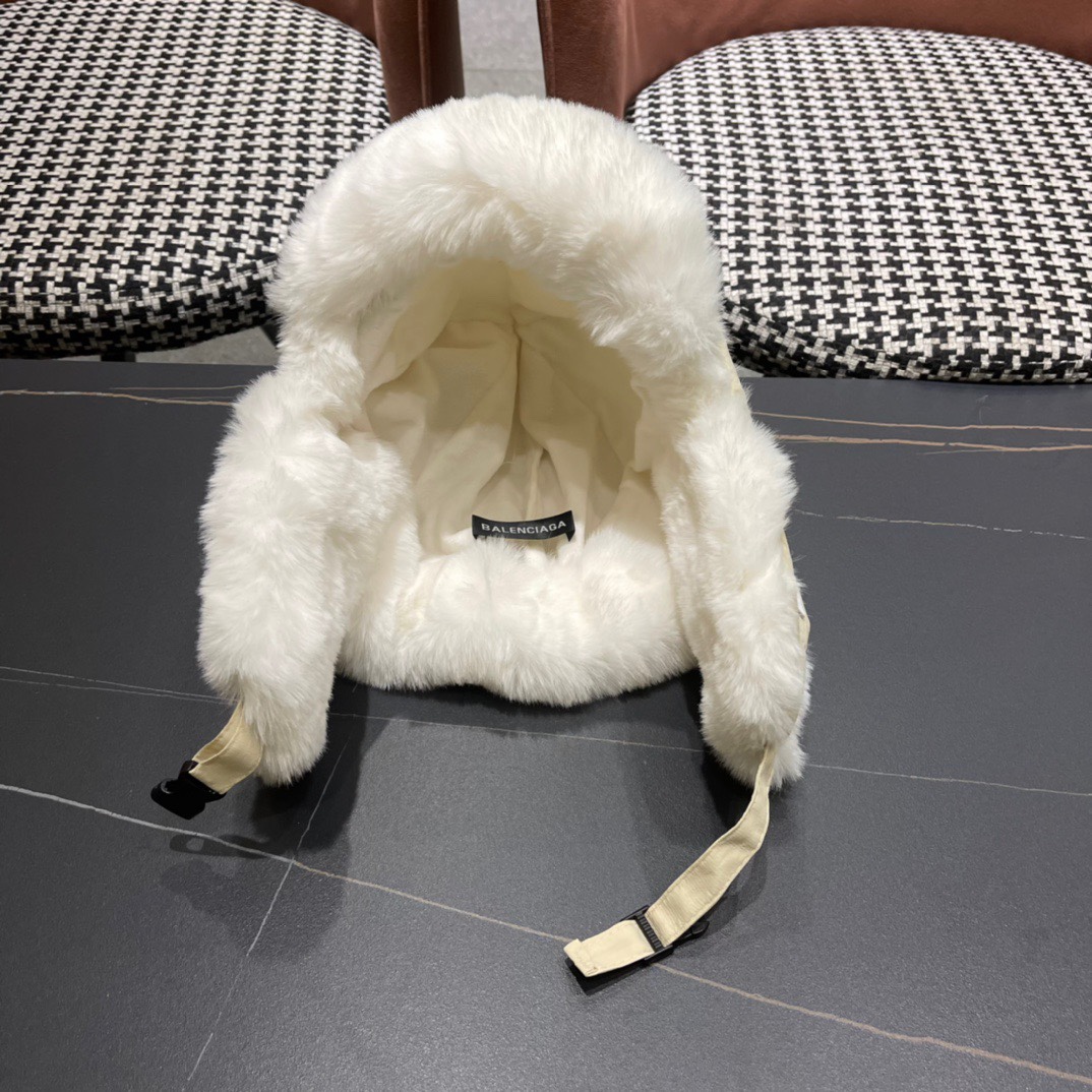 。Balenciaga 巴黎世家logo 新款羽绒雷锋帽，秋冬保暖必备神器 简单保暖