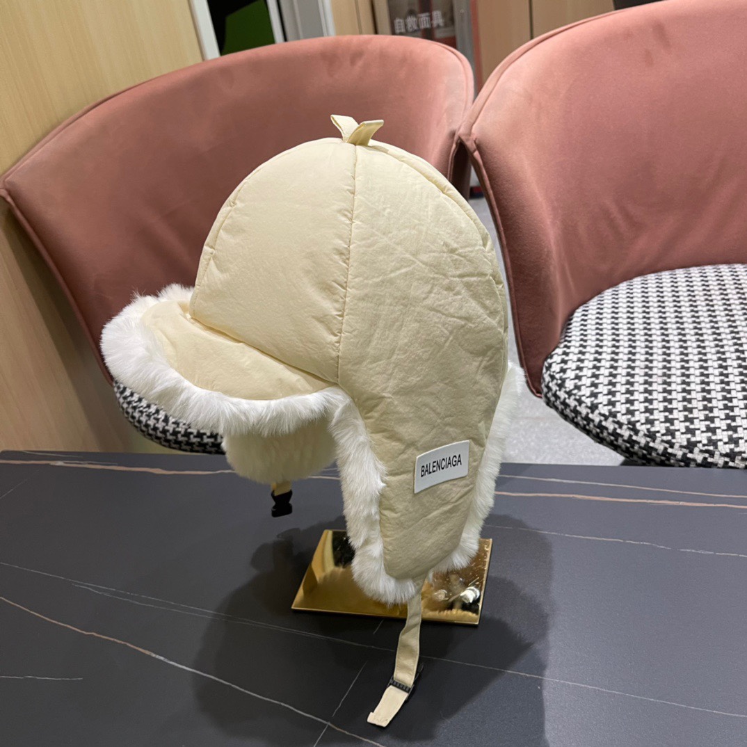 。Balenciaga 巴黎世家logo 新款羽绒雷锋帽，秋冬保暖必备神器 简单保暖