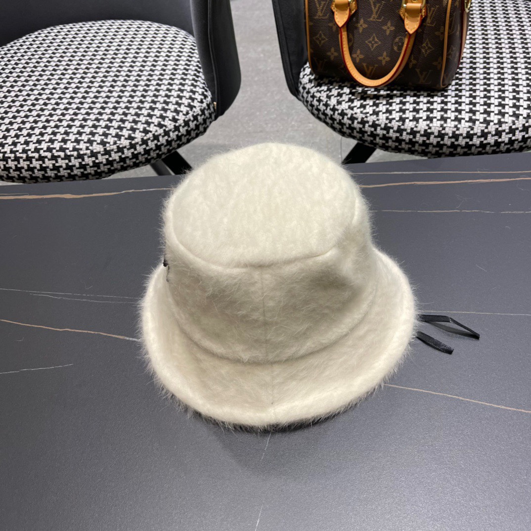  Chanel香奈儿兔毛渔夫帽，