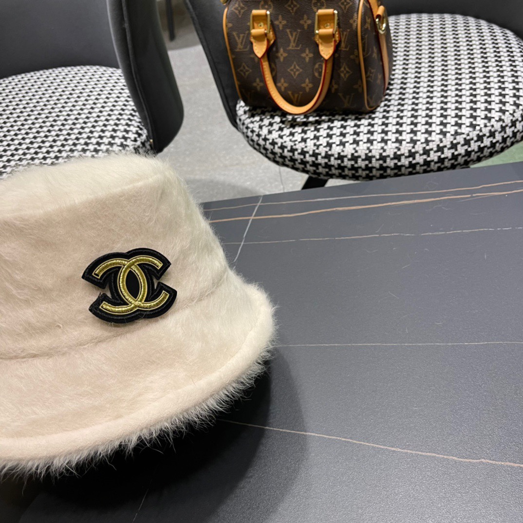  Chanel香奈儿兔毛渔夫帽，