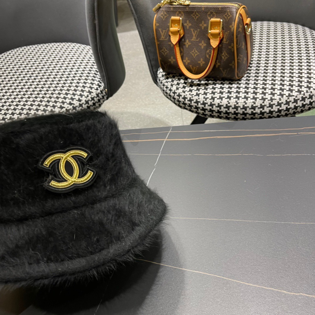  Chanel香奈儿兔毛渔夫帽，