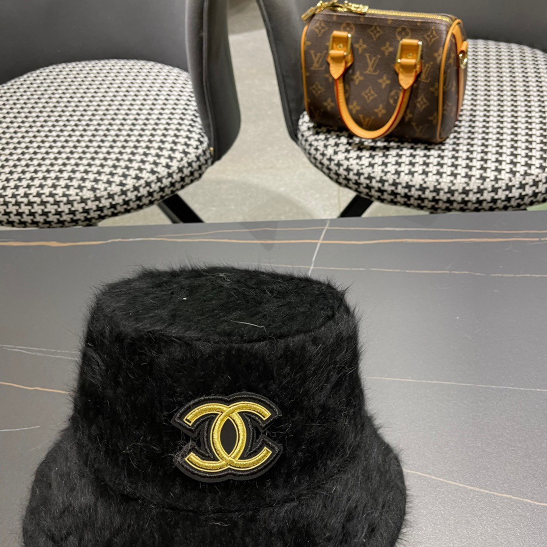  Chanel香奈儿兔毛渔夫帽，