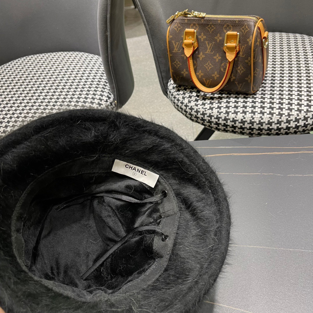  Chanel香奈儿兔毛渔夫帽，