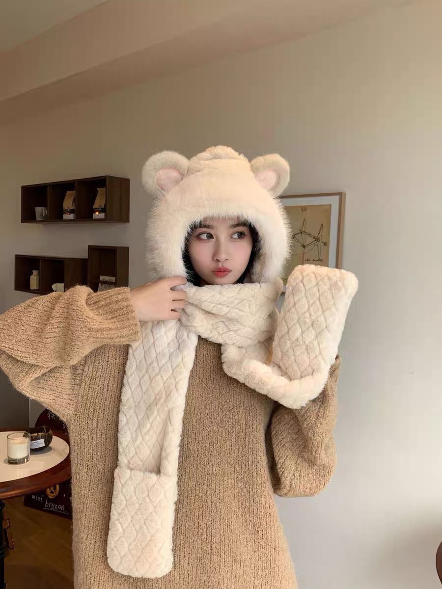NO:216985,Fendi autumn and winter plush knitted hat women's scarf gloves integrated thickened warm cycling cold hood three-piece set hat fisherman hat baseball hat knit hat, hat, fendi, espadrilles, gloves, hats19860909芬迪秋冬毛绒针织帽子女围巾手套一体加厚保暖骑车防寒连帽三件套帽子渔夫帽棒球帽针织帽,帽子,fendi,espadrilles,gloves,hats,hat