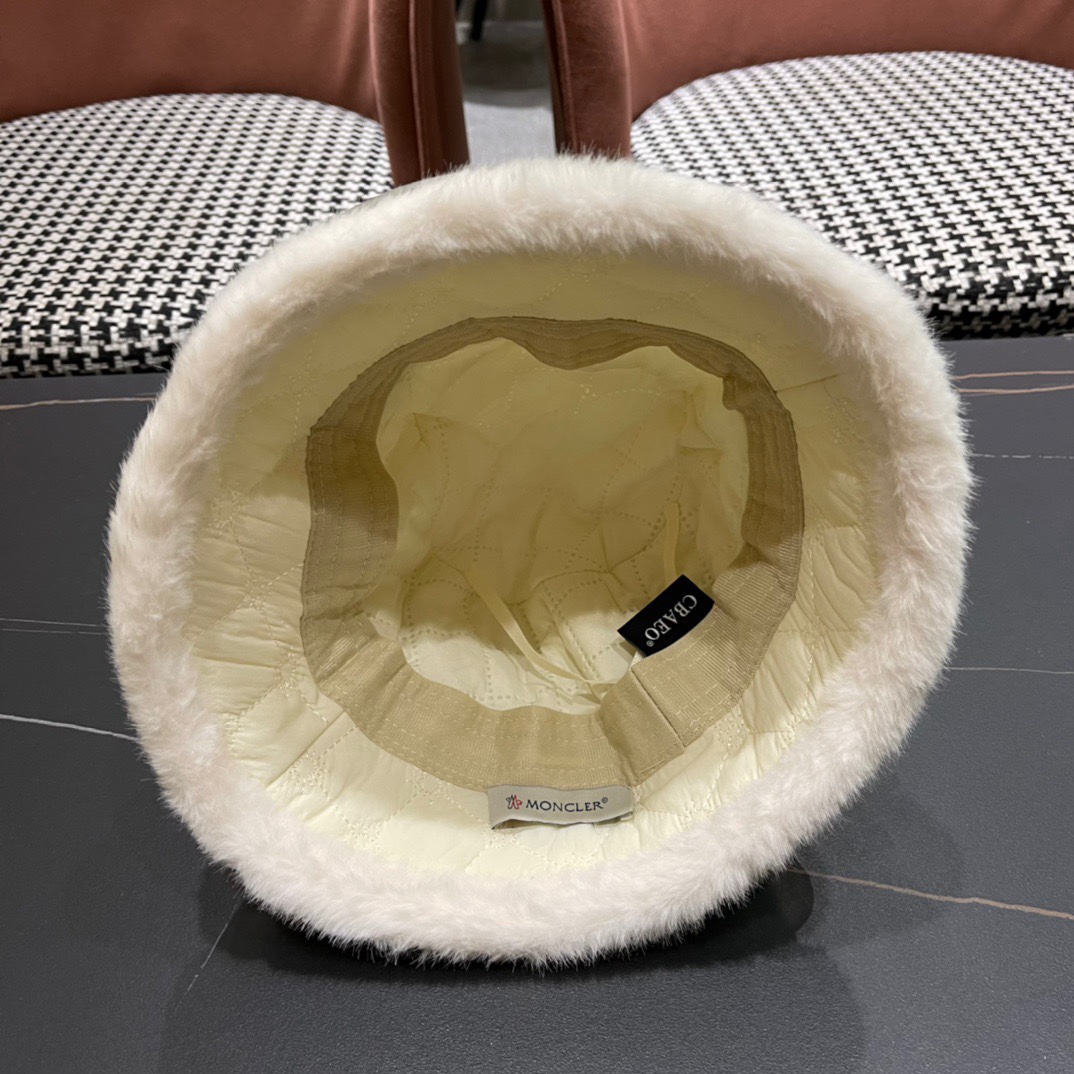  MONCLER蒙口🎩秋新款羽绒毛绒加厚高品质秋冬渔夫帽超火爆💖质感很赞，出街超好搭配！