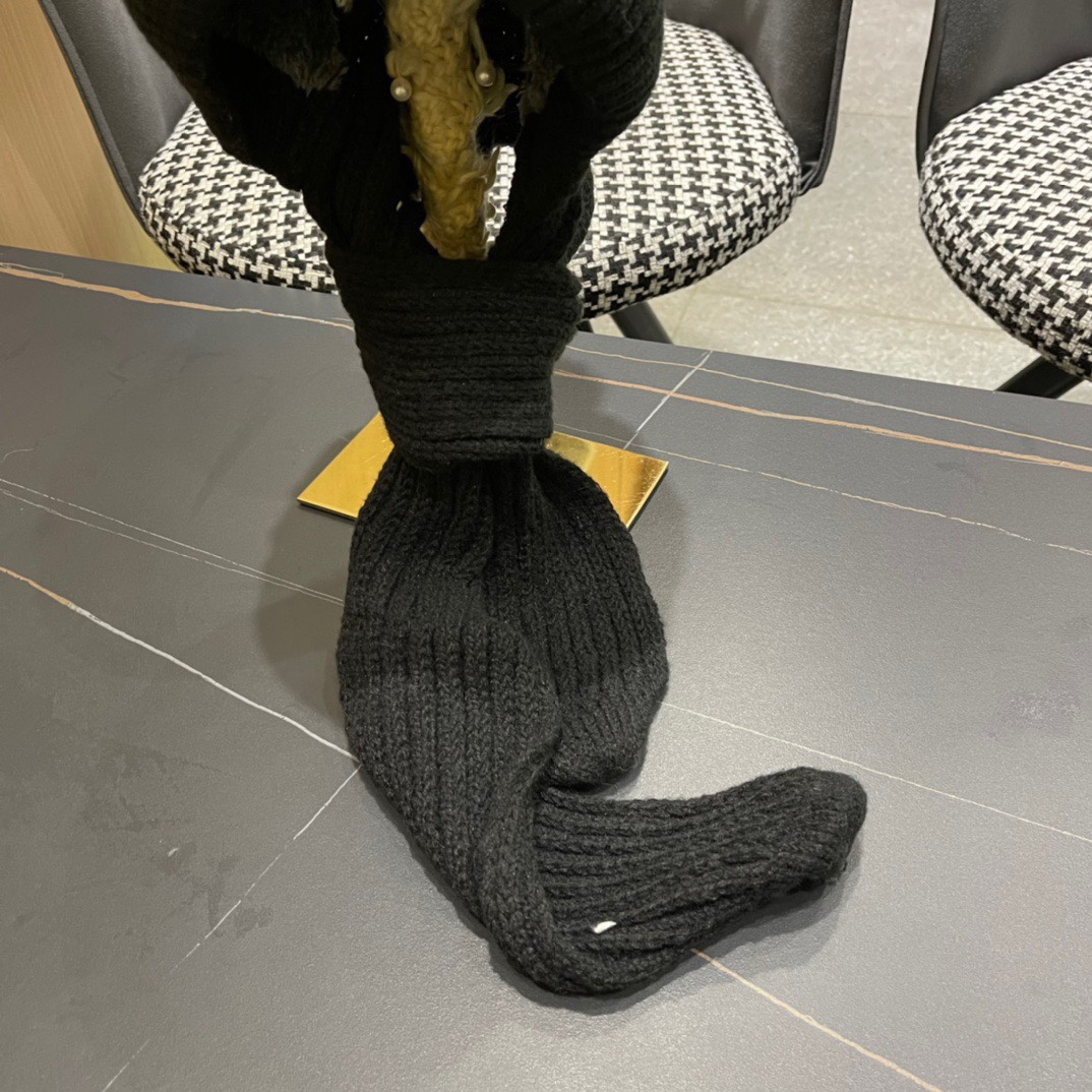 普拉达Prada 2024新款围巾一体毛绒渔夫帽女秋冬帽子冬款针织帽