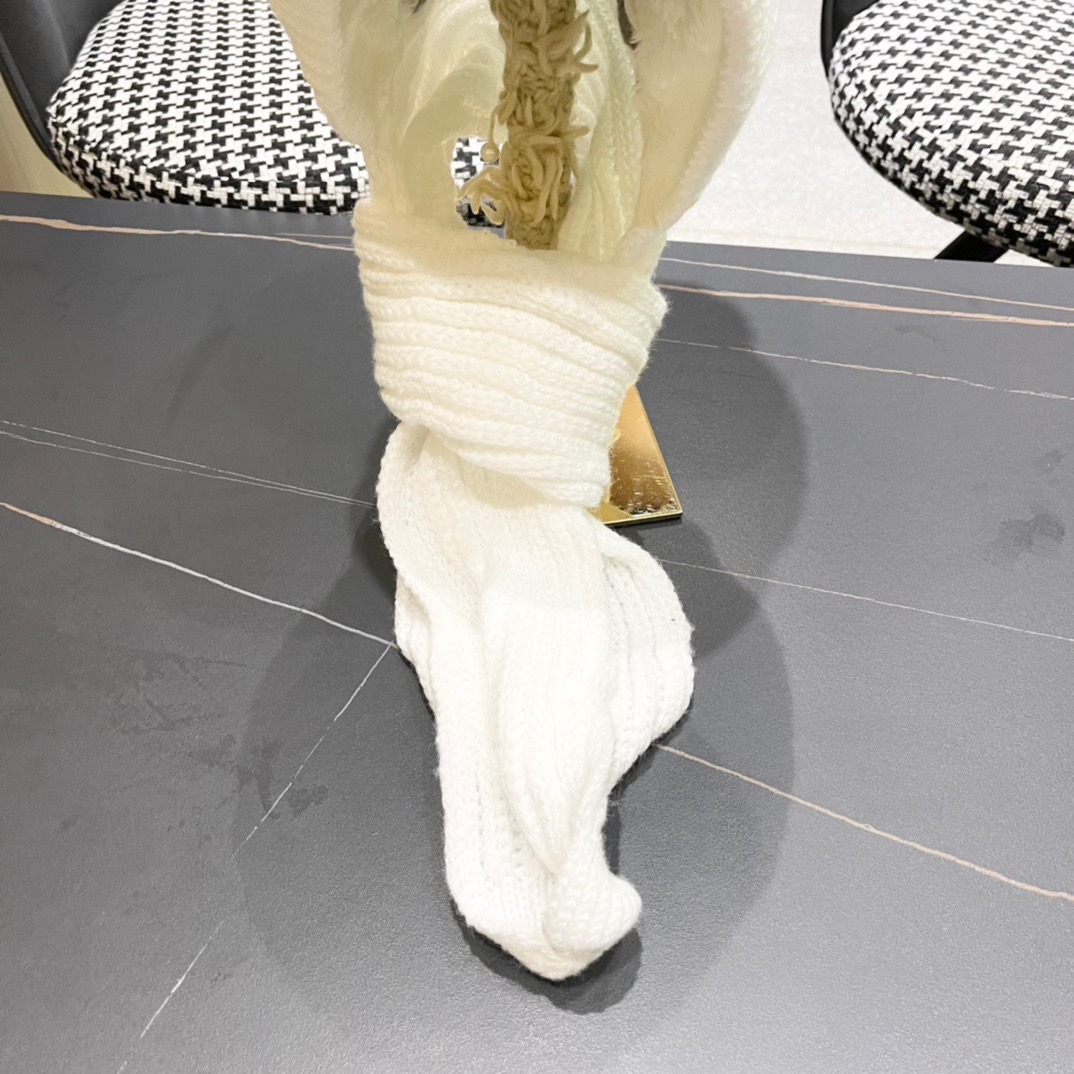 普拉达Prada 2024新款围巾一体毛绒渔夫帽女秋冬帽子冬款针织帽