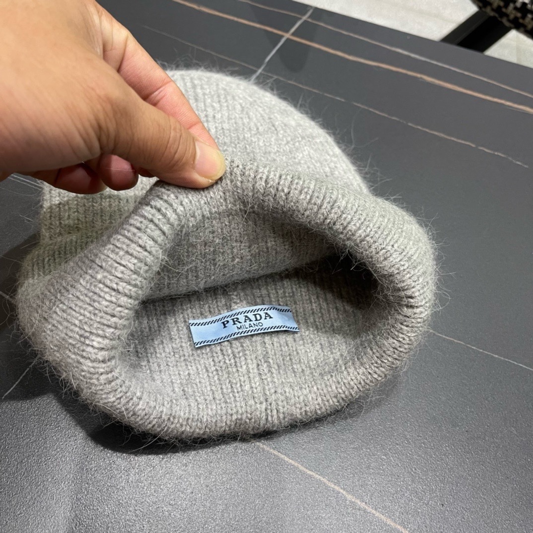 【PRADA普拉达】秋冬新款针织毛线帽，大牌系列，轻奢感满满.冬天出街必备