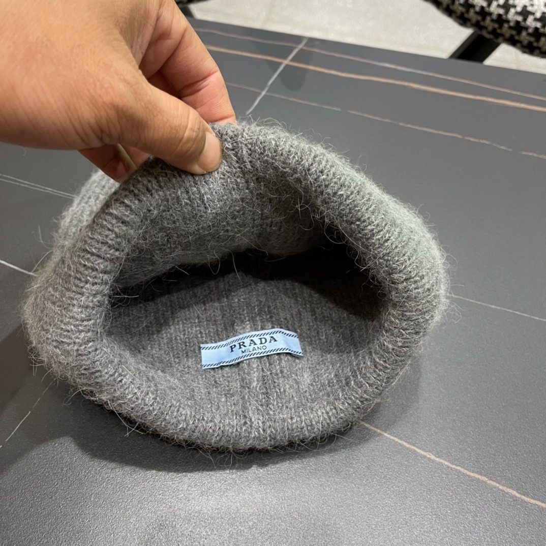 【PRADA普拉达】秋冬新款针织毛线帽，大牌系列，轻奢感满满.冬天出街必备