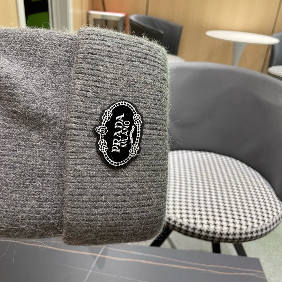 【PRADA普拉达】秋冬新款针织毛线帽，大牌系列，轻奢感满满.冬天出街必备