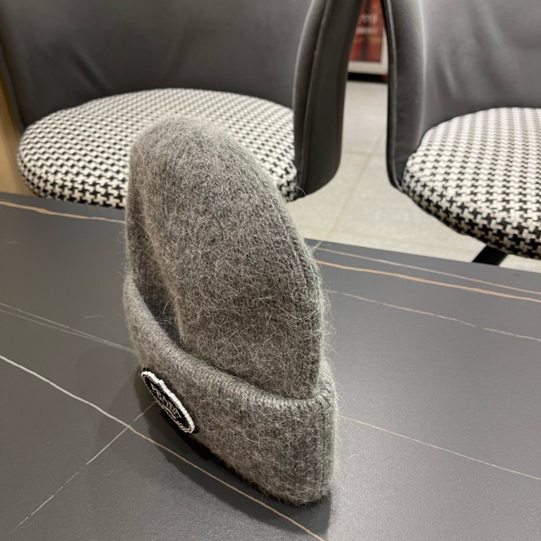 【PRADA普拉达】秋冬新款针织毛线帽，大牌系列，轻奢感满满.冬天出街必备