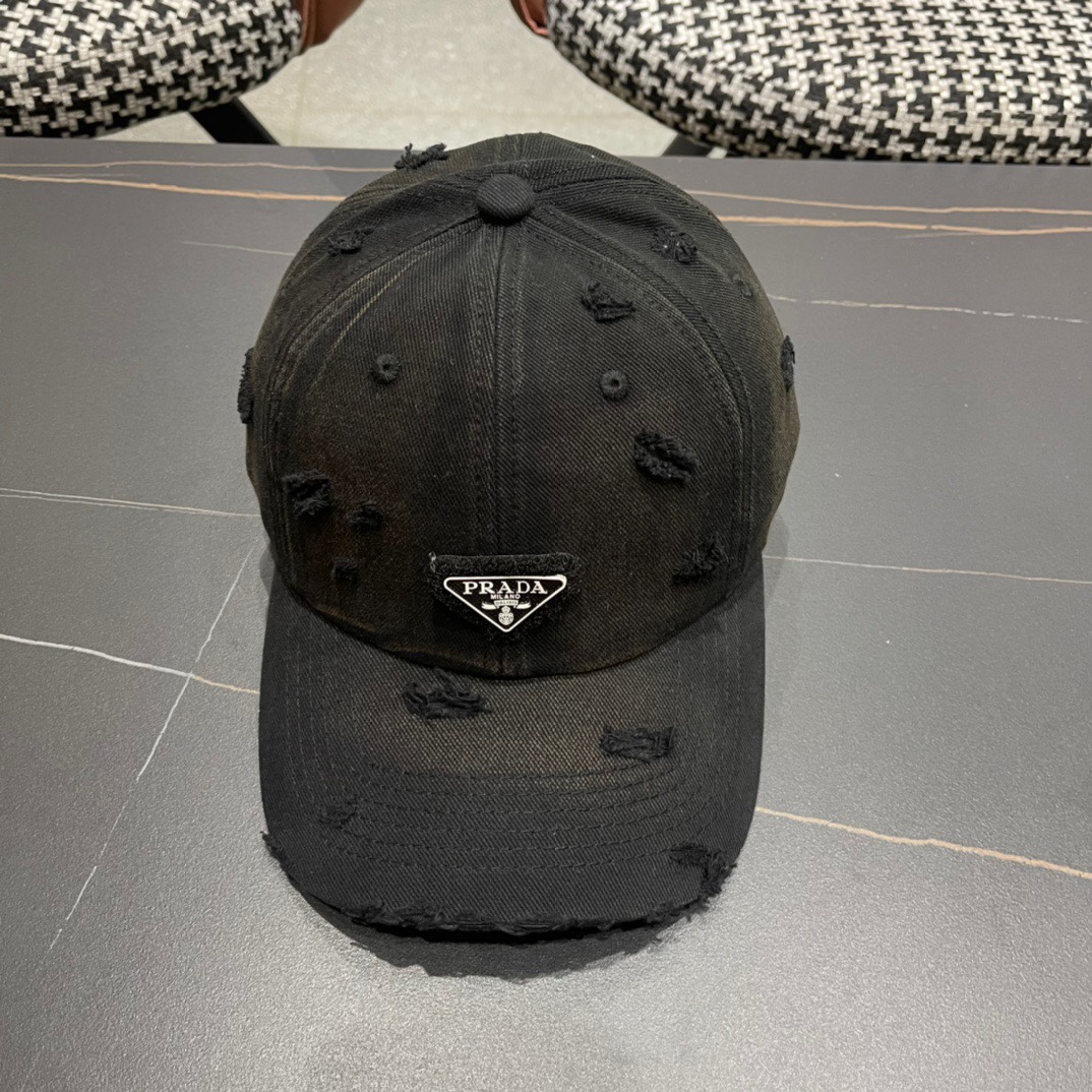 NO:217411,Prada PRADA spring and summer new baseball cap design is super refreshing, it is very good in the head shape, can modify various head shapes, versatile hats, fisherman hats, baseball hats, knit hats, hats, prada, prada, espadrilles, hats19860909普拉达PRADA春夏新款棒球帽设计感超强,让人耳目一新头型非常好,可以修饰各种头型,实力百搭款帽子渔夫帽棒球帽针织帽,帽子,prada,prada,espadrilles,hats,hat