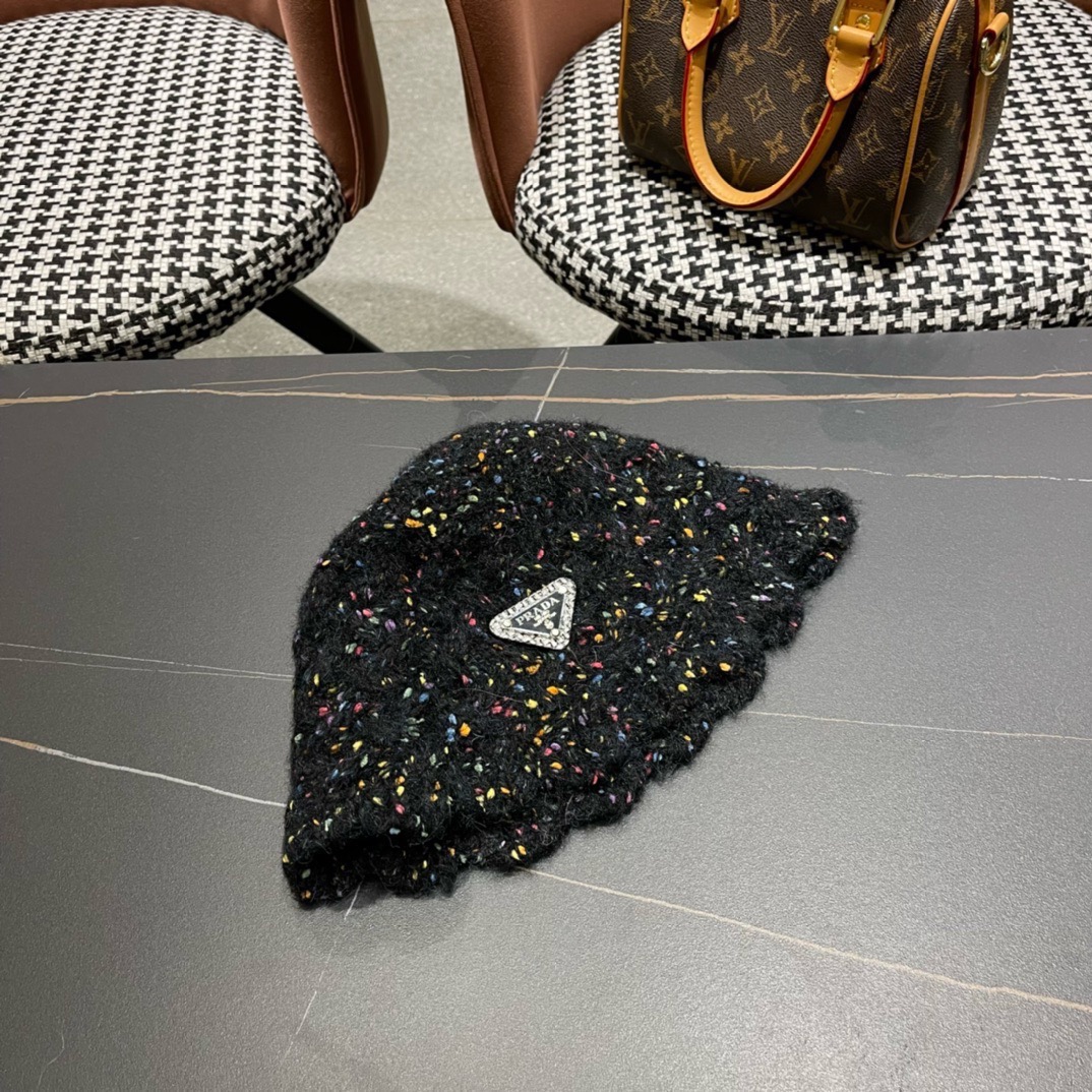 NO:217370,PRADA fisherman hat for women in autumn and winter new versatile face showing small trend solid color thickened warm ear protection head hat fisherman hat baseball hat knit hat, hat, prada, espadrilles, hats19860909PRADA渔夫帽子女秋冬季新款百搭显脸小潮纯色加厚保暖护耳套头帽帽子渔夫帽棒球帽针织帽,帽子,prada,espadrilles,hats,hat