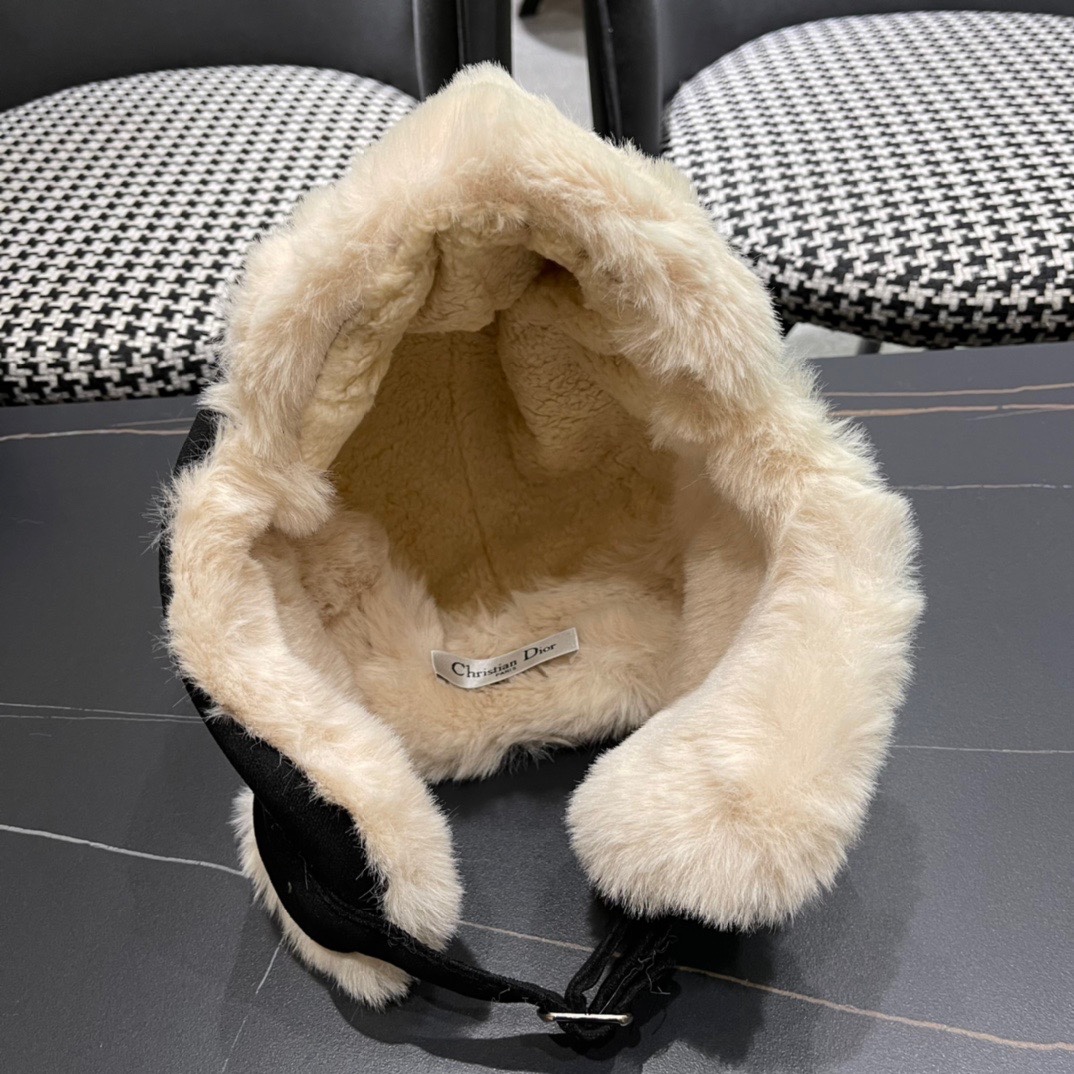 DIOR迪奥 加绒雷锋帽子女防风防寒百搭加厚骑行护耳帽飞行帽子