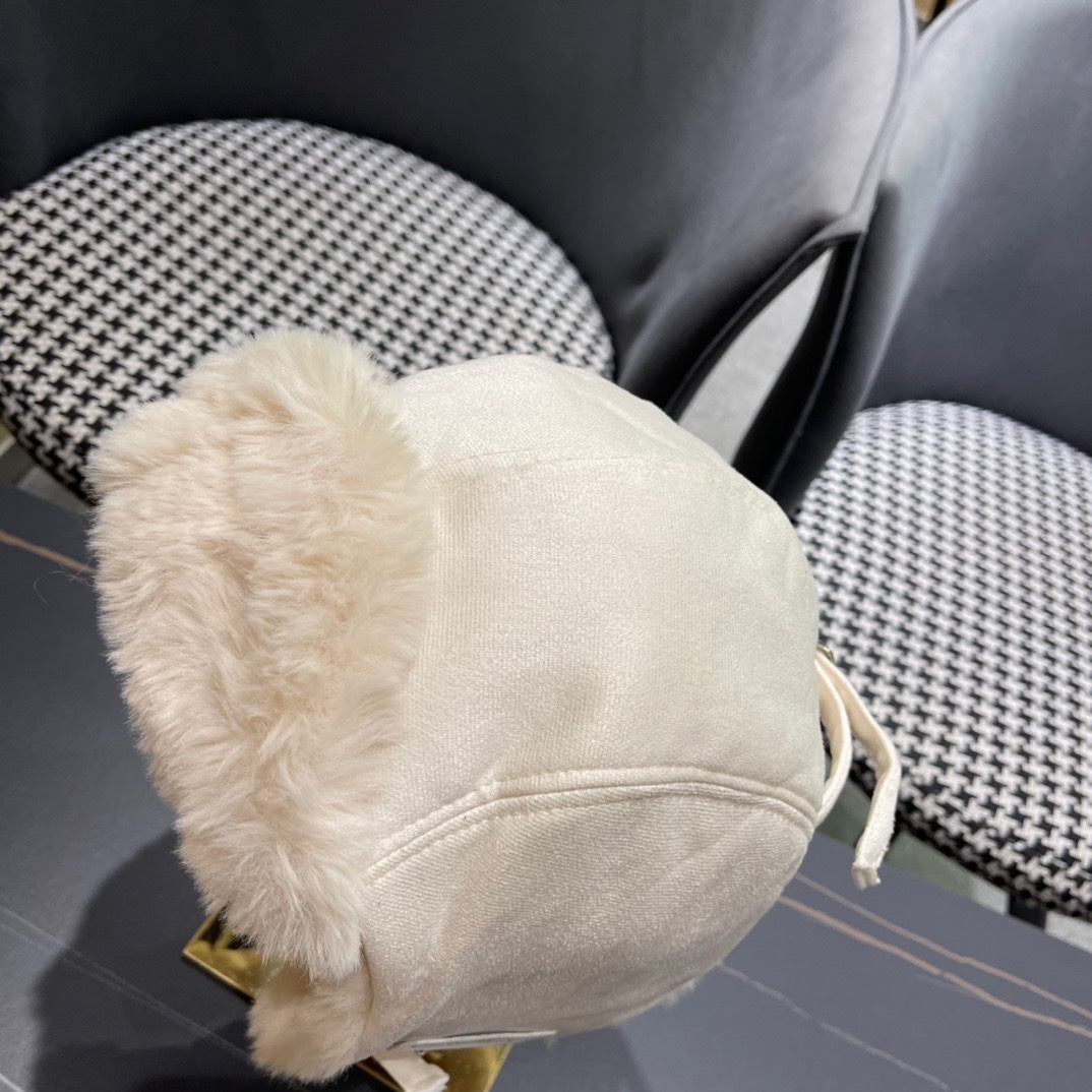 DIOR迪奥 加绒雷锋帽子女防风防寒百搭加厚骑行护耳帽飞行帽子