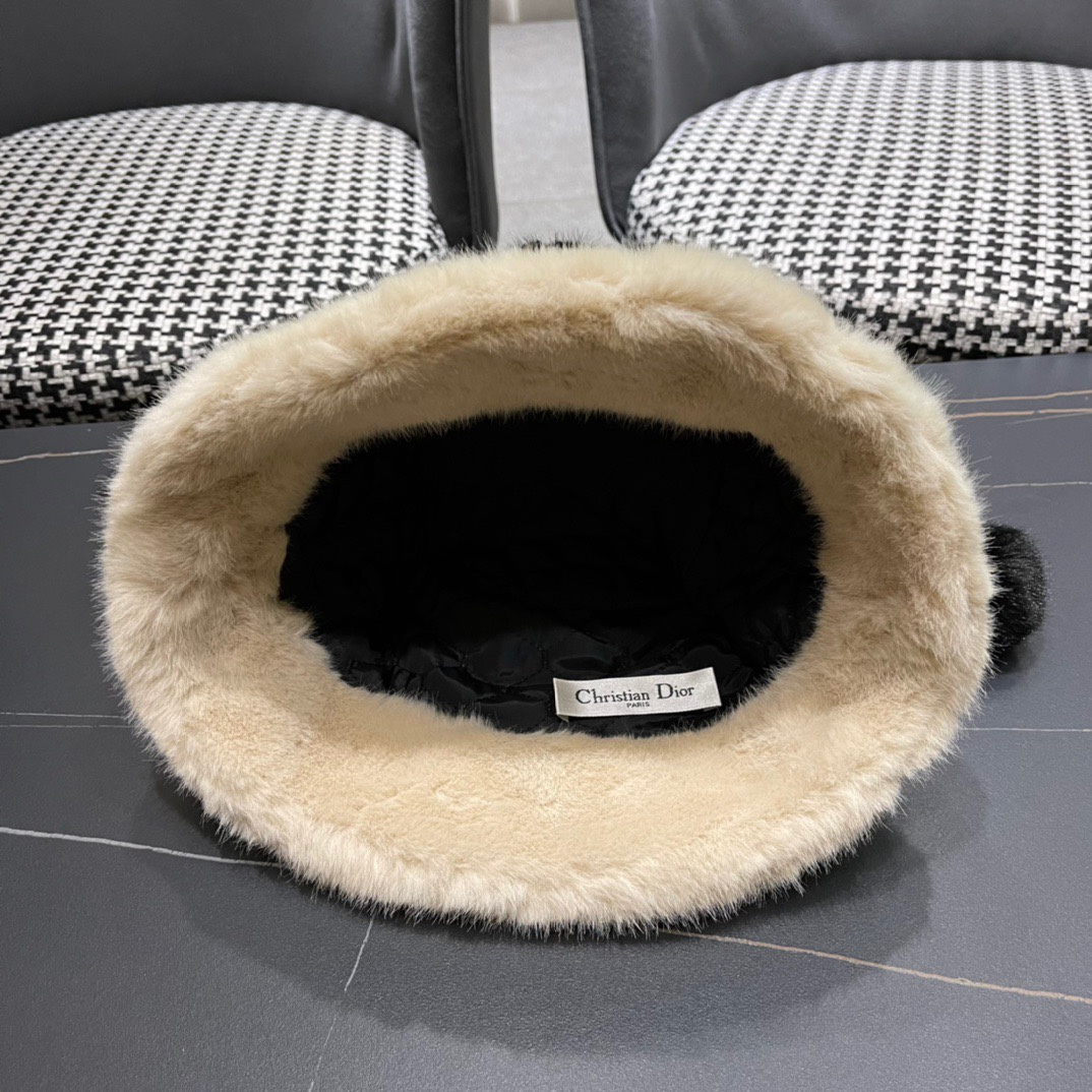 DIOR迪奥 2024冬款可爱小狗大耳朵加绒加厚针织毛线帽保暖雷锋帽