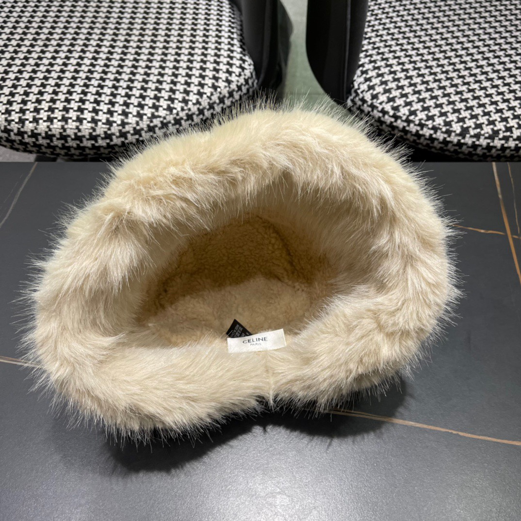 CELINE赛琳 2024秋冬新款上架保暖不规则的渔夫帽🧢日韩风格，随便搭配都超好看！出门旅游，绝对要入