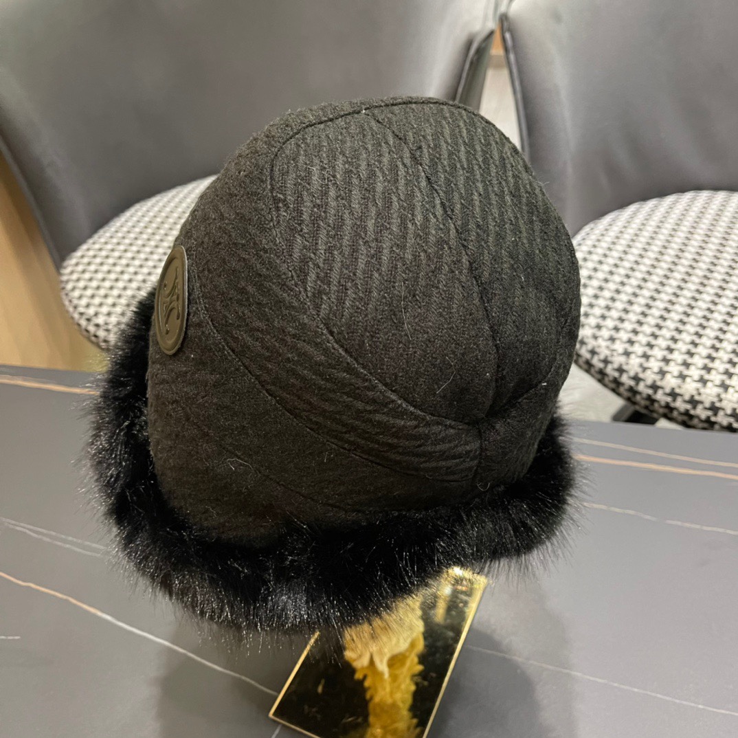 CELINE赛琳 2024秋冬新款上架保暖不规则的渔夫帽🧢日韩风格，随便搭配都超好看！出门旅游，绝对要入