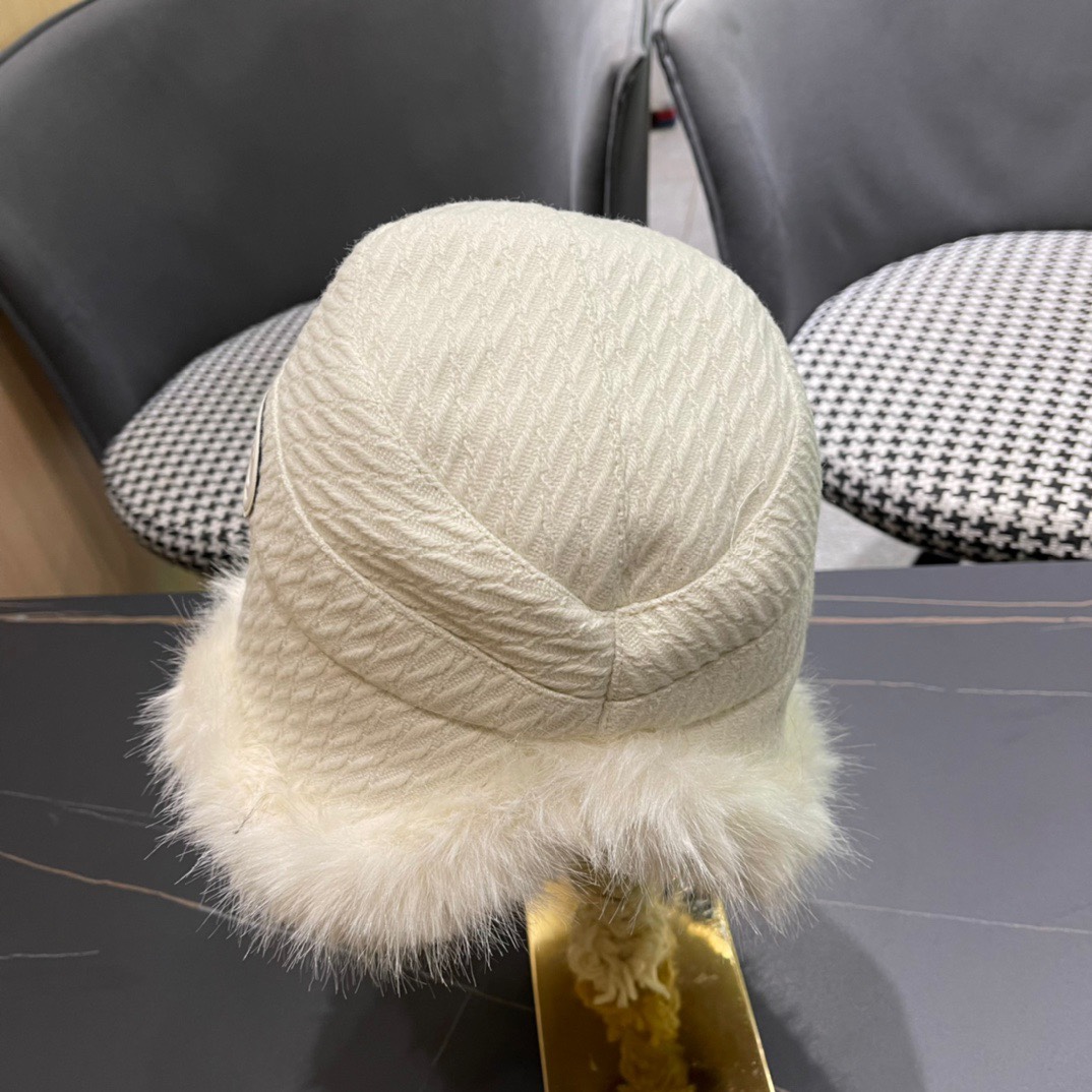 CELINE赛琳 2024秋冬新款上架保暖不规则的渔夫帽🧢日韩风格，随便搭配都超好看！出门旅游，绝对要入