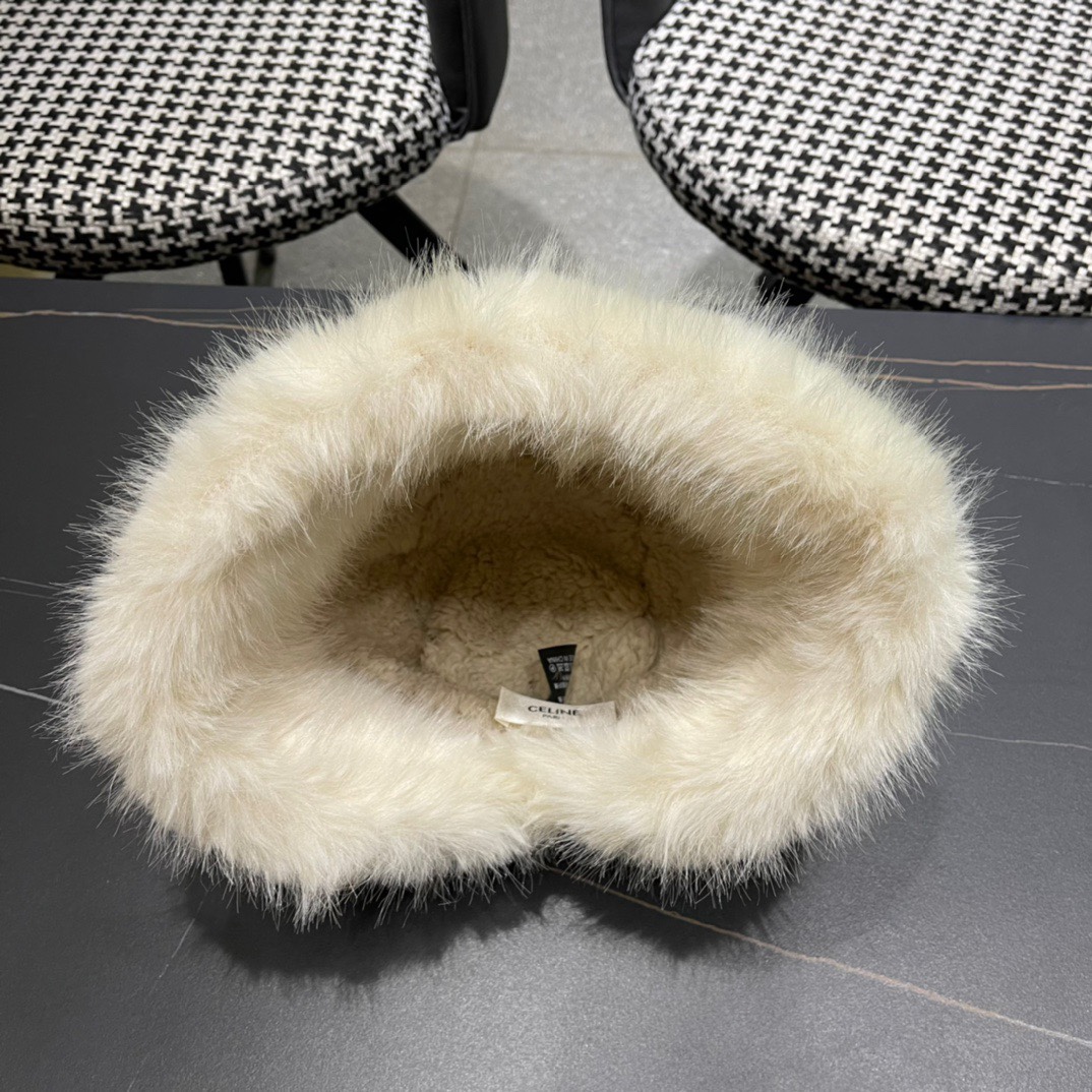 CELINE赛琳 2024秋冬新款上架保暖不规则的渔夫帽🧢日韩风格，随便搭配都超好看！出门旅游，绝对要入