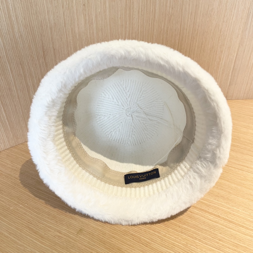 路易威登 LouisVuitton 渔夫帽女秋冬保暖显脸小百搭羊羔绒帽子盆帽