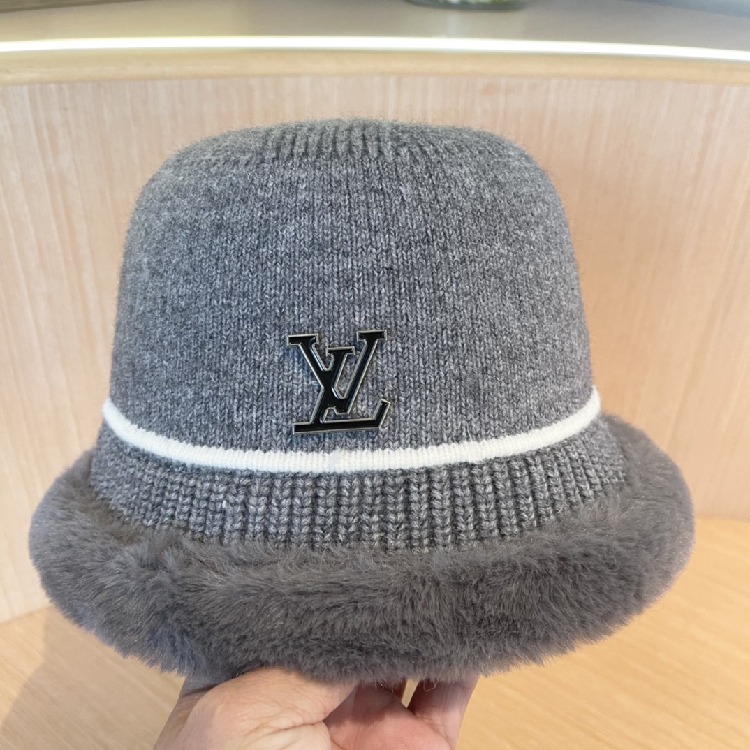 路易威登 LouisVuitton 渔夫帽女秋冬保暖显脸小百搭羊羔绒帽子盆帽