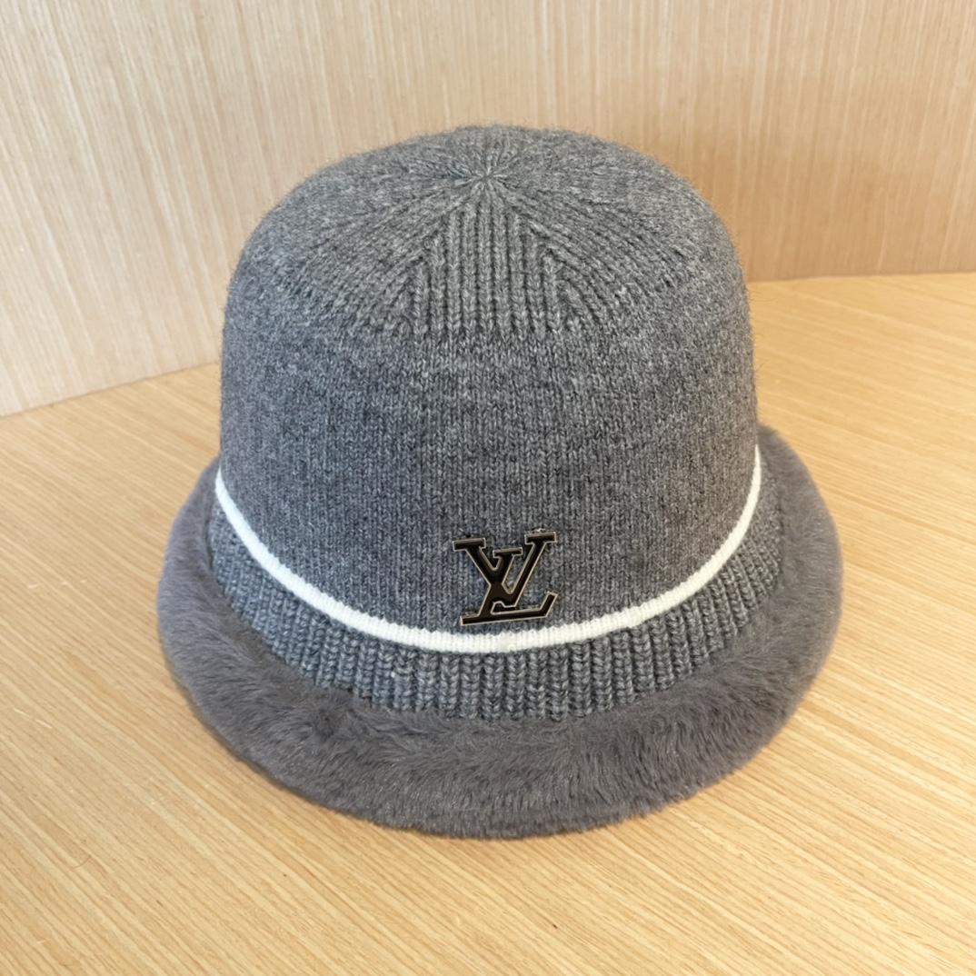 NO:580302,Louis Vuitton LouisVuitton bucket hat for women autumn and winter warm and face-friendly small versatile lamb velvet hat basin hat bucket hat baseball cap knitted hat, hat, louis vuitton, louis vuitton, espadrilles, hats19860909路易威登 LouisVuitton 渔夫帽女秋冬保暖显脸小百搭羊羔绒帽子盆帽帽子渔夫帽棒球帽针织帽,帽子,louis vuitton,louis vuitton,espadrilles,hats,hat