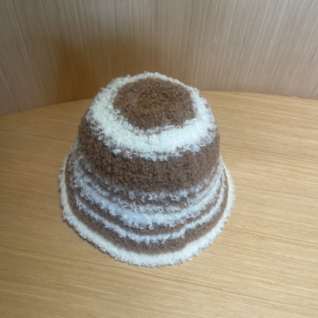 LouisVuitton路易威登 毛绒渔夫帽子女秋冬季日系百搭气质水桶帽加厚保暖显脸小